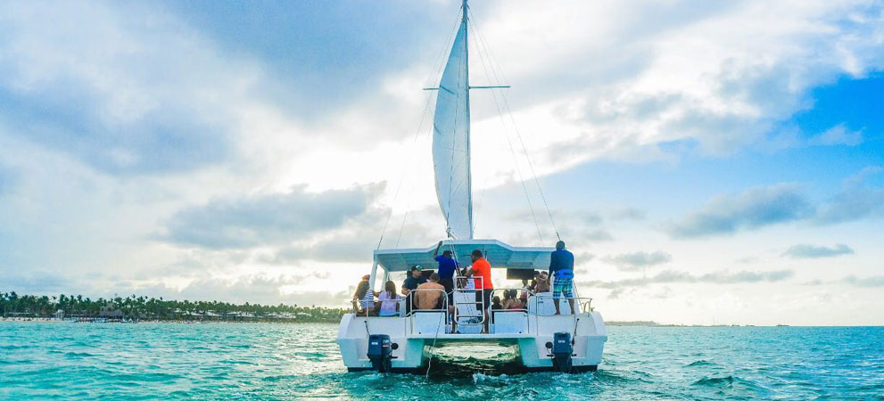 Catamaran covered deck