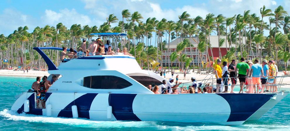 Tourists arriving to a beach near Punta Cana