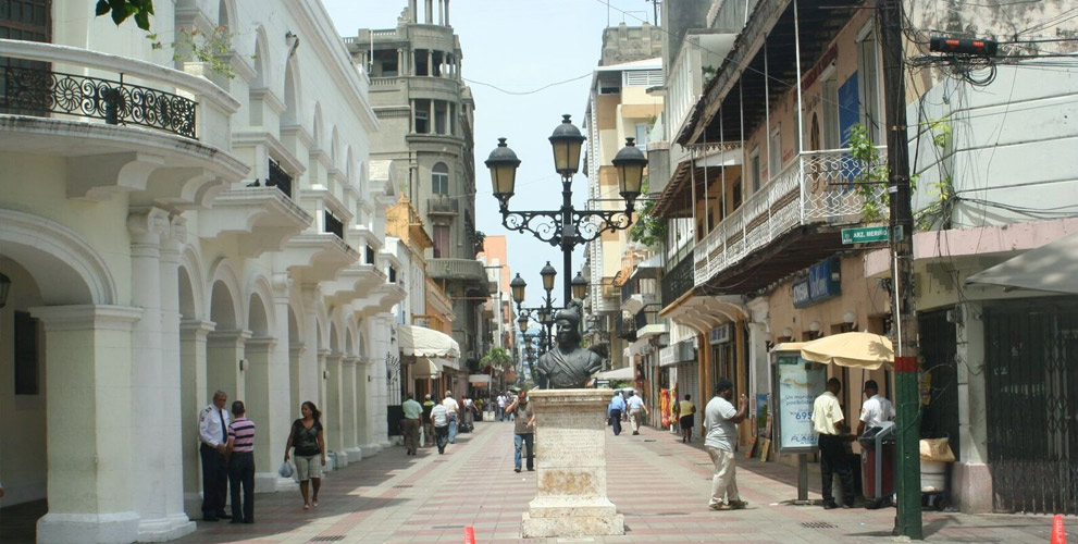 Calle del Conde, pedestrian street in downtown Santo Domingo